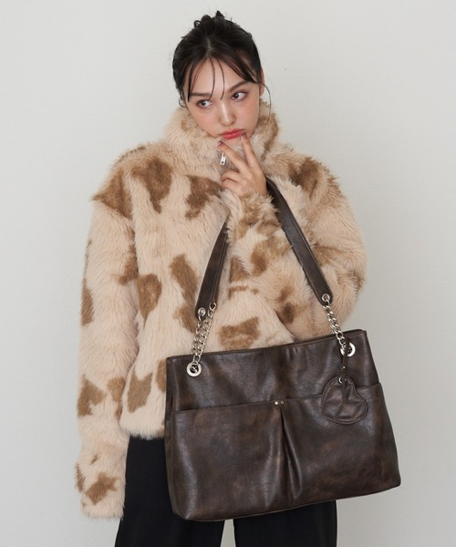 RAY CASSIN(レイカズン)の「【A4対応】レザーチャーム付デカバッグ(トートバッグ・レディース・ベージュ/ブラック/ブラウン・FREE)」の6枚目の写真