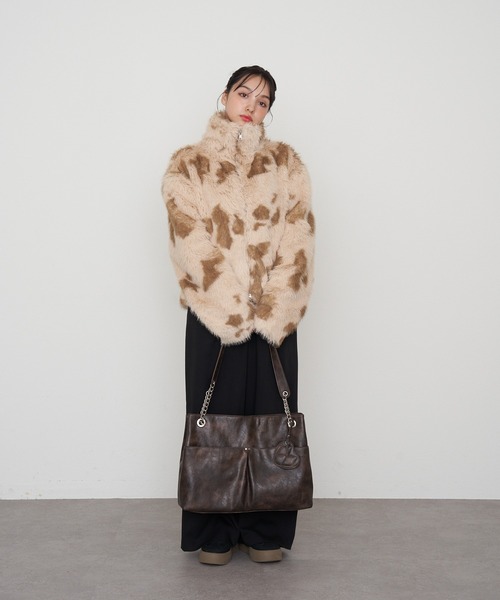 RAY CASSIN(レイカズン)の「【A4対応】レザーチャーム付デカバッグ(トートバッグ・レディース・ベージュ/ブラック/ブラウン・FREE)」の7枚目の写真