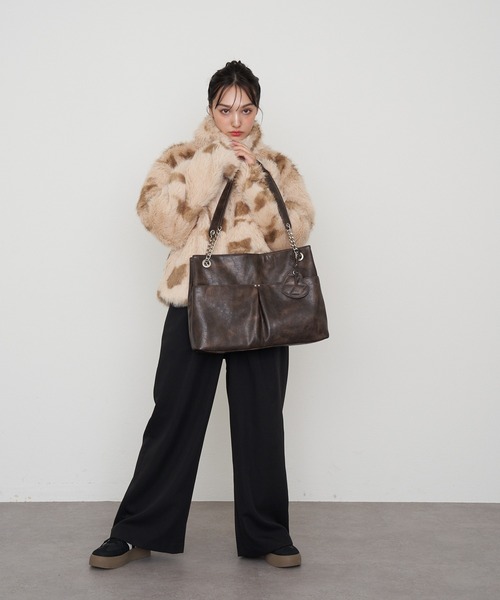 RAY CASSIN(レイカズン)の「【A4対応】レザーチャーム付デカバッグ(トートバッグ・レディース・ベージュ/ブラック/ブラウン・FREE)」の8枚目の写真