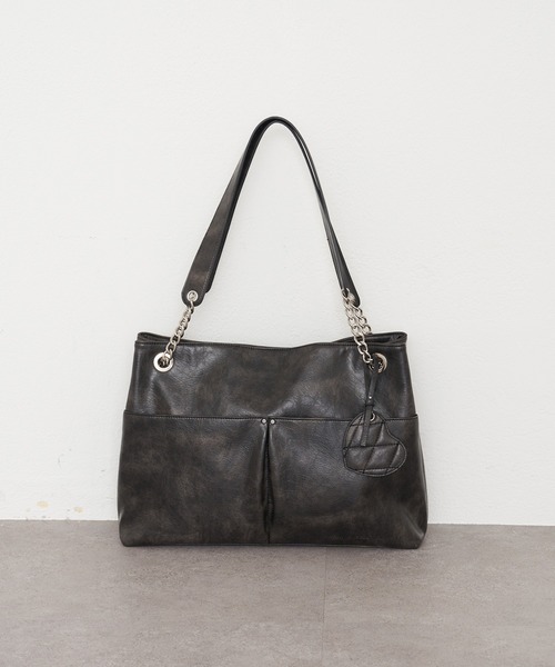 RAY CASSIN(レイカズン)の「【A4対応】レザーチャーム付デカバッグ(トートバッグ・レディース・ベージュ/ブラック/ブラウン・FREE)」の9枚目の写真