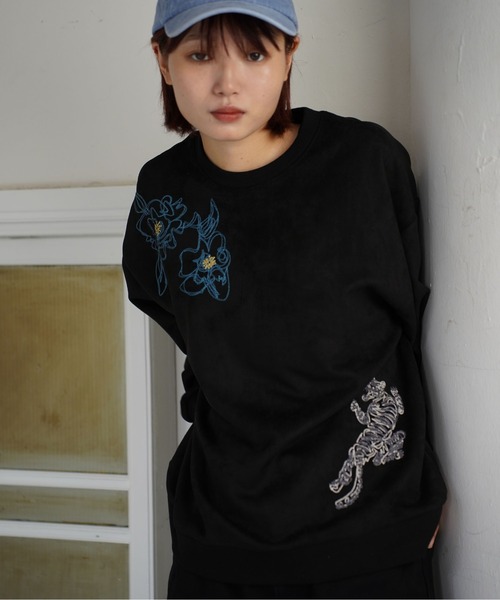 ATELANE(アテレーン)の「ATELANE / スウェードポンチ/アソート/刺繍デザイン/ロンTEE(Tシャツ/カットソー・メンズ・ホワイト系その他/ブラック系その他/ブラック/アイボリー・LARGE/MEDIUM)」の17枚目の写真