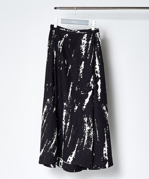 RUMCHE(ラムシェ)の「Woodpecker Print Skirt / ウッドペッカープリントスカート(スカート・レディース・ブラック・FREE)」の1枚目の写真