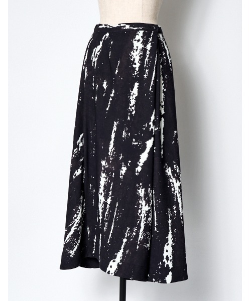 RUMCHE(ラムシェ)の「Woodpecker Print Skirt / ウッドペッカープリントスカート(スカート・レディース・ブラック・FREE)」の5枚目の写真