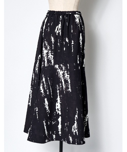 RUMCHE(ラムシェ)の「Woodpecker Print Skirt / ウッドペッカープリントスカート(スカート・レディース・ブラック・FREE)」の6枚目の写真