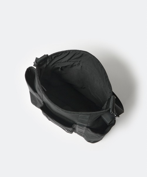 DAIWA PIER39 TECH REVERSIBLE ONE SHOULDER BAG BB-33025W