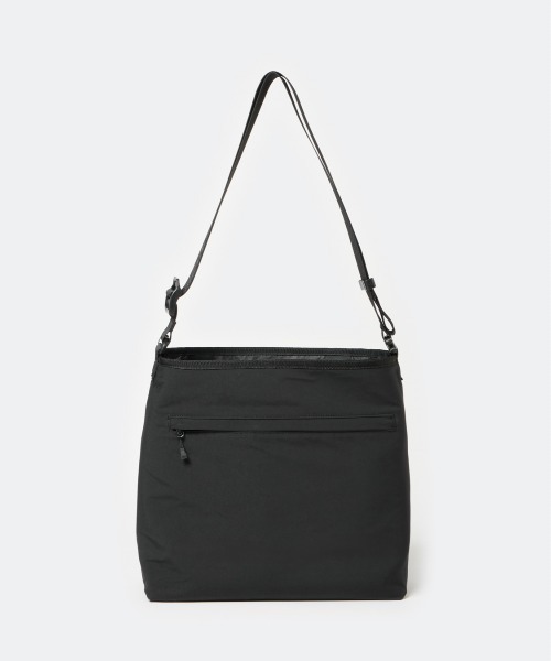 DAIWA PIER39 TECH REVERSIBLE ONE SHOULDER BAG BB-33025W