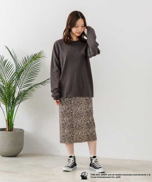 CONVERSE(コンバース)の「【CONVERSE/コンバース】×【TOM AND JERRY/トムとジェリー】両面プリント オーバーサイズ ロンT(Tシャツ/カットソー・レディース・ブラック系その他/ブラック系その他2/ベージュ系その他2/ベージュ系その他・LARGE/MEDIUM)」の6枚目の写真