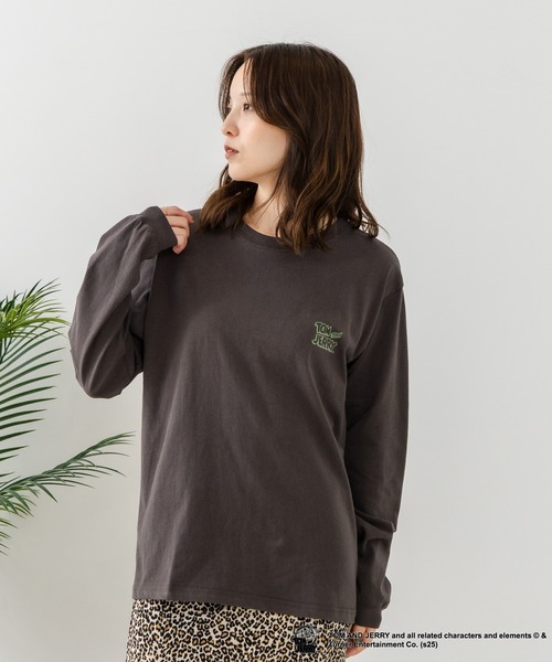 CONVERSE(コンバース)の「【CONVERSE/コンバース】×【TOM AND JERRY/トムとジェリー】両面プリント オーバーサイズ ロンT(Tシャツ/カットソー・レディース・ブラック系その他/ブラック系その他2/ベージュ系その他2/ベージュ系その他・LARGE/MEDIUM)」の7枚目の写真