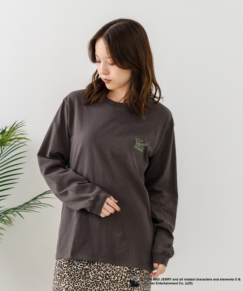 CONVERSE(コンバース)の「【CONVERSE/コンバース】×【TOM AND JERRY/トムとジェリー】両面プリント オーバーサイズ ロンT(Tシャツ/カットソー・レディース・ブラック系その他/ブラック系その他2/ベージュ系その他2/ベージュ系その他・LARGE/MEDIUM)」の8枚目の写真