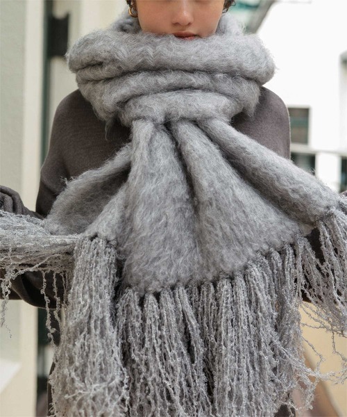 titivate（ティティベイト）の「モヘアタッチボリュームマフラー（マフラー・レディース・ブラウン/レッド/グレー/オフホワイト/ブラック/ライトブルー・FREE）」の16枚目の写真