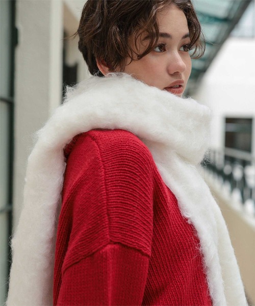 titivate（ティティベイト）の「モヘアタッチボリュームマフラー（マフラー・レディース・ブラウン/レッド/グレー/オフホワイト/ブラック/ライトブルー・FREE）」の9枚目の写真