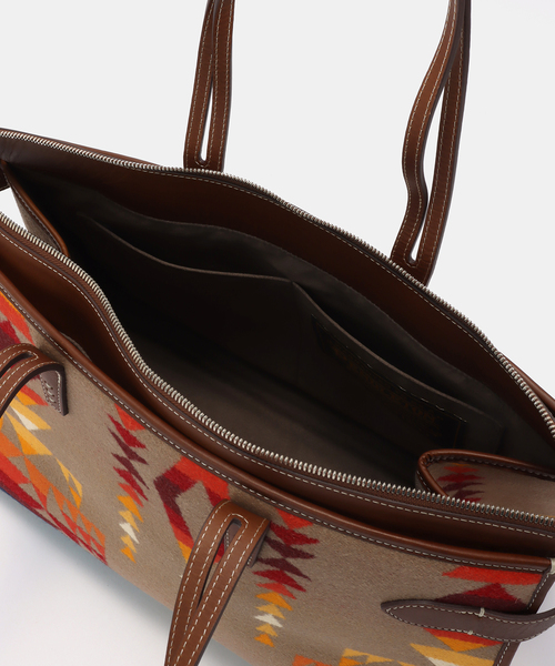 FRAMeWORK（フレームワーク）の「A VACATION/ア ヴァケーション SABRINA L PENDLETON バッグ（ショルダーバッグ・レディース・キャメル・FREE）」の8枚目の写真