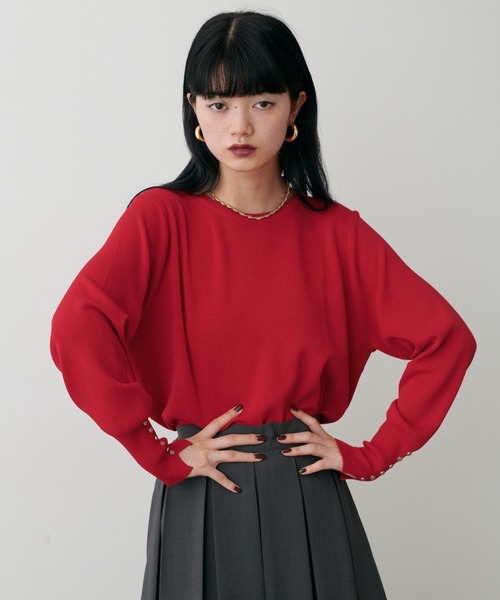 LARUTA(ラルータ)の「【LARUTA】袖口ちび釦シンプルニット(ニット/セーター・レディース・モカ/ネイビー/レッド/オフホワイト/ブラック・FREE)」の5枚目の写真