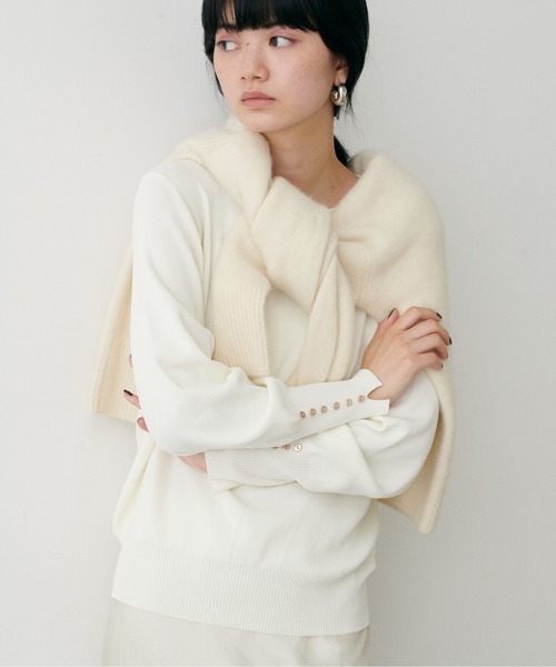 LARUTA(ラルータ)の「【LARUTA】袖口ちび釦シンプルニット(ニット/セーター・レディース・モカ/ネイビー/レッド/オフホワイト/ブラック・FREE)」の2枚目の写真