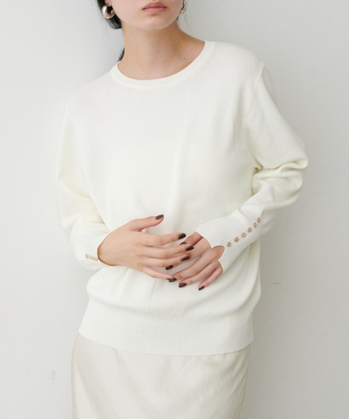 LARUTA(ラルータ)の「【LARUTA】袖口ちび釦シンプルニット(ニット/セーター・レディース・モカ/ネイビー/レッド/オフホワイト/ブラック・FREE)」の9枚目の写真
