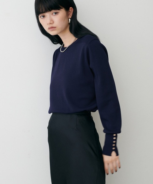 LARUTA(ラルータ)の「【LARUTA】袖口ちび釦シンプルニット(ニット/セーター・レディース・モカ/ネイビー/レッド/オフホワイト/ブラック・FREE)」の8枚目の写真