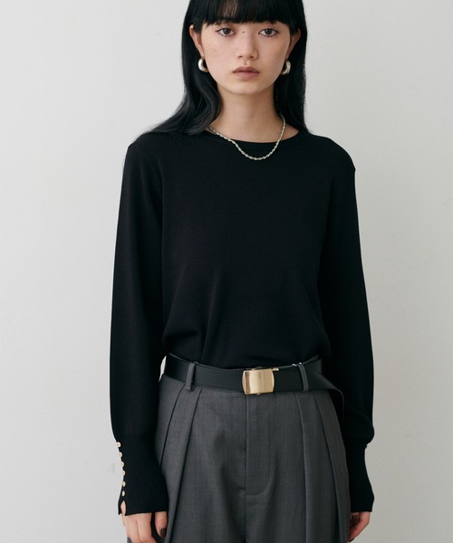 LARUTA(ラルータ)の「【LARUTA】袖口ちび釦シンプルニット(ニット/セーター・レディース・モカ/ネイビー/レッド/オフホワイト/ブラック・FREE)」の15枚目の写真