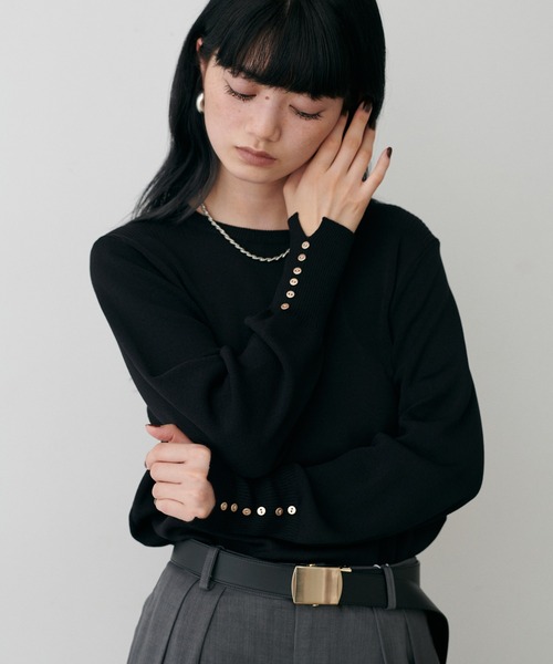 LARUTA(ラルータ)の「【LARUTA】袖口ちび釦シンプルニット(ニット/セーター・レディース・モカ/ネイビー/レッド/オフホワイト/ブラック・FREE)」の18枚目の写真