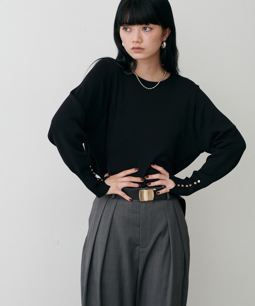 LARUTA(ラルータ)の「【LARUTA】袖口ちび釦シンプルニット(ニット/セーター・レディース・モカ/ネイビー/レッド/オフホワイト/ブラック・FREE)」の6枚目の写真