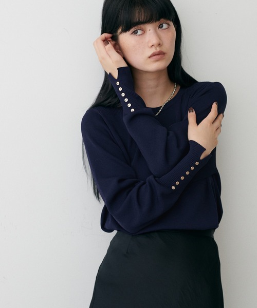 LARUTA(ラルータ)の「【LARUTA】袖口ちび釦シンプルニット(ニット/セーター・レディース・モカ/ネイビー/レッド/オフホワイト/ブラック・FREE)」の16枚目の写真