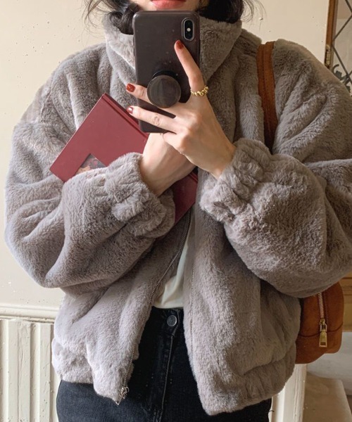 SallyLunn(サリーラン)の「フェイクファージャケット(その他アウター・レディース・ホワイト/グレー・MEDIUM/LARGE)」の2枚目の写真