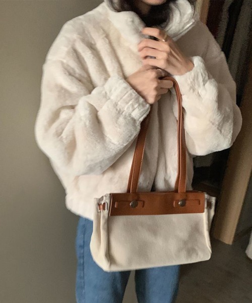 SallyLunn(サリーラン)の「フェイクファージャケット(その他アウター・レディース・ホワイト/グレー・MEDIUM/LARGE)」の1枚目の写真