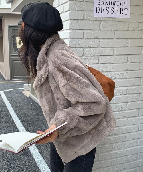 SallyLunn(サリーラン)の「フェイクファージャケット(その他アウター・レディース・ホワイト/グレー・MEDIUM/LARGE)」の7枚目の写真