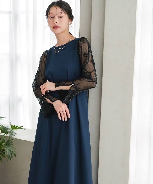 Jolie et Jolie(ジョリーエジョリー)の「モール刺繍チュール使いウエストタックデザインワンピースドレス(ドレス・レディース・ベージュ/ネイビー・M/L/LL/3L/4L/5L)」の2枚目の写真