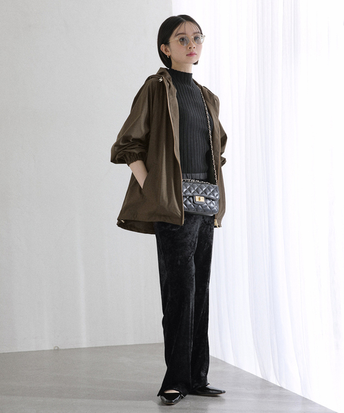 La TOTALITE（ラトータリテ）の「ベロアイージーパンツ（その他パンツ・レディース・ブラック/ネイビー・36/38）」の4枚目の写真