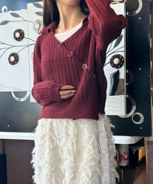 ｔｏｌｅｎｅ（トレネ）の「ビッグカラー フロントクロスデザイン リブニットトップス ポロ襟ニット 薄手タンクトップインナー付き（ニット/セーター・レディース・ブラック/ホワイト/レッド・FREE）」の12枚目の写真