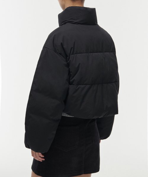 MUSINSA STANDARD WOMAN（ムシンサスタンダードウーマン）の「ウィメンズボリュームスリーブクロップパディングジャケット[ブラック]（ダウンジャケット/コート・レディース・その他・SMALL/MEDIUM/LARGE/X-SMALL）」の4枚目の写真