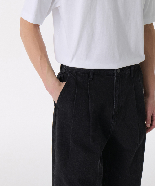 MUSINSA STANDARD（ムシンサスタンダード）の「ツーピンタックワイドデニムパンツ[ウォッシュドブラック]（デニムパンツ・メンズ・その他・30/31/33/26/27/28/29/38/42/36/34/32/40）」の4枚目の写真