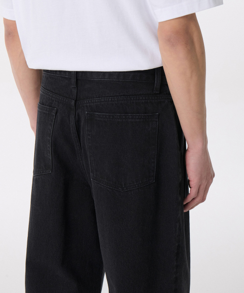 MUSINSA STANDARD（ムシンサスタンダード）の「ツーピンタックワイドデニムパンツ[ウォッシュドブラック]（デニムパンツ・メンズ・その他・30/31/33/26/27/28/29/38/42/36/34/32/40）」の5枚目の写真