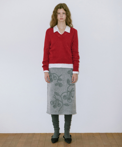 SINOON(シヌーン)の「Hairy Boucle V-Neck Knit (Red)(ニット/セーター・レディース・レッド・FREE)」の2枚目の写真