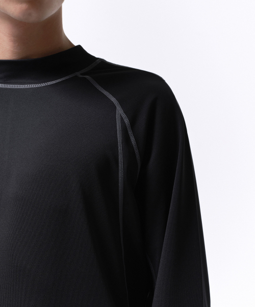 MUSINSA STANDARD（ムシンサスタンダード）の「[シティレジャー] ストラクチャードモックネック長袖Tシャツ [ブラック]（Tシャツ/カットソー・メンズ・その他・LARGE/X-LARGE/XX-LARGE）」の5枚目の写真