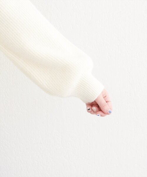 natural couture（ナチュラルクチュール）の「【WEB限定】レースVネックニット（ニット/セーター・レディース・ネイビー/ブラウン/オフホワイト/グレイッシュベージュ・FREE）」の14枚目の写真