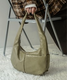 on:nue（オンニュ）の「【on:nue】フェイクレザーホーボーバッグ（ハンドバッグ）」