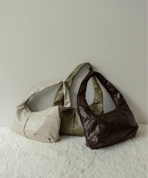 on:nue（オンニュ）の「【on:nue】フェイクレザーホーボーバッグ（ハンドバッグ）」