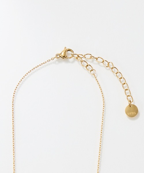 Phoebe（フィービィー）の「【金属アレルギー対応】メタリックホースシューネックレス　ステンレス/馬蹄/蹄鉄/ラッキーモチーフ/ギフト/プレゼント/大ぶり（ネックレス・レディース・イエローゴールド/シルバー・FREE）」の8枚目の写真