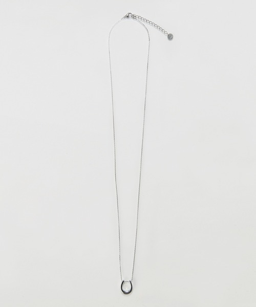 Phoebe（フィービィー）の「【金属アレルギー対応】メタリックホースシューネックレス　ステンレス/馬蹄/蹄鉄/ラッキーモチーフ/ギフト/プレゼント/大ぶり（ネックレス・レディース・イエローゴールド/シルバー・FREE）」の12枚目の写真