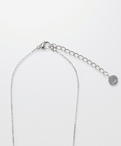 Phoebe（フィービィー）の「【金属アレルギー対応】メタリックホースシューネックレス　ステンレス/馬蹄/蹄鉄/ラッキーモチーフ/ギフト/プレゼント/大ぶり（ネックレス・レディース・イエローゴールド/シルバー・FREE）」の13枚目の写真