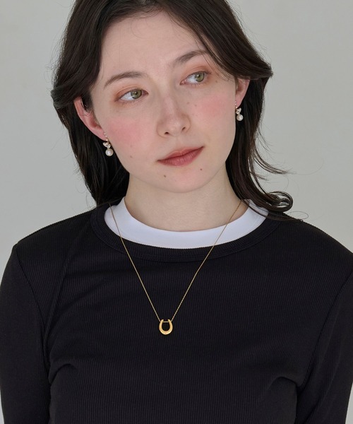 Phoebe（フィービィー）の「【金属アレルギー対応】メタリックホースシューネックレス　ステンレス/馬蹄/蹄鉄/ラッキーモチーフ/ギフト/プレゼント/大ぶり（ネックレス・レディース・イエローゴールド/シルバー・FREE）」の17枚目の写真