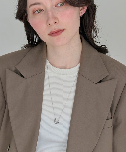 Phoebe（フィービィー）の「【金属アレルギー対応】メタリックホースシューネックレス　ステンレス/馬蹄/蹄鉄/ラッキーモチーフ/ギフト/プレゼント/大ぶり（ネックレス・レディース・イエローゴールド/シルバー・FREE）」の20枚目の写真