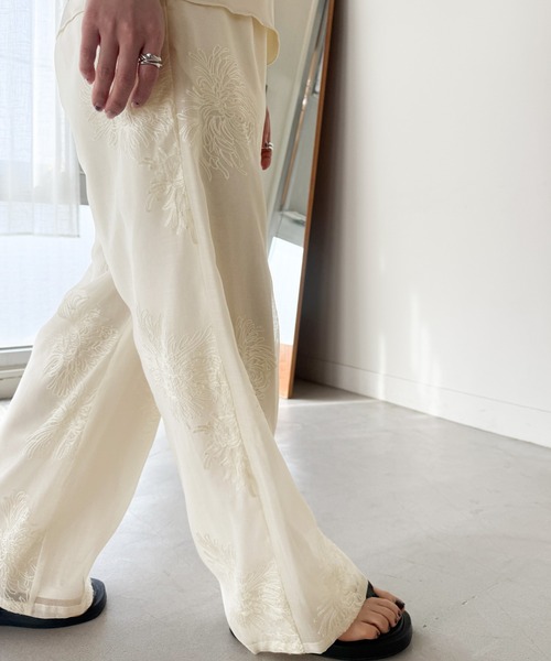 select MOCA by son（セレクトモカバイソン）の「フラワーエンブロイダリーシアーワイドパンツ【セットアップ対応】【by SON】（その他パンツ・レディース・アイボリー/ブラック・FREE）」の5枚目の写真