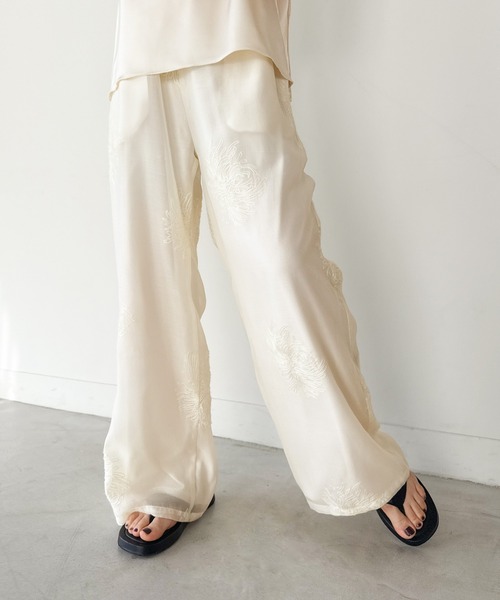 select MOCA by son（セレクトモカバイソン）の「フラワーエンブロイダリーシアーワイドパンツ【セットアップ対応】【by SON】（その他パンツ・レディース・アイボリー/ブラック・FREE）」の6枚目の写真