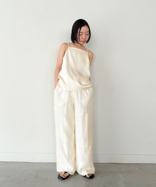 select MOCA by son（セレクトモカバイソン）の「フラワーエンブロイダリーシアーワイドパンツ【セットアップ対応】【by SON】（その他パンツ・レディース・アイボリー/ブラック・FREE）」の3枚目の写真