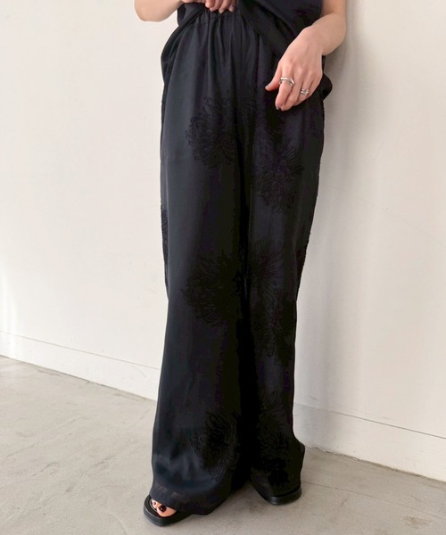 select MOCA by son（セレクトモカバイソン）の「フラワーエンブロイダリーシアーワイドパンツ【セットアップ対応】【by SON】（その他パンツ・レディース・アイボリー/ブラック・FREE）」の16枚目の写真