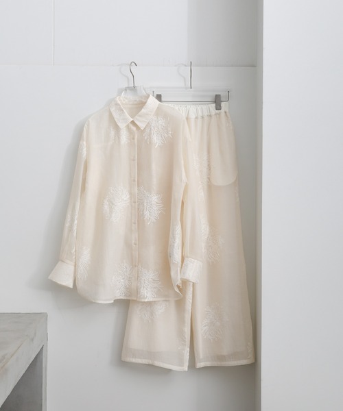 select MOCA by son（セレクトモカバイソン）の「フラワーエンブロイダリーシアーワイドパンツ【セットアップ対応】【by SON】（その他パンツ・レディース・アイボリー/ブラック・FREE）」の7枚目の写真