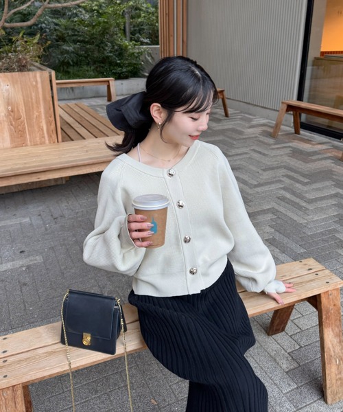 hinari（ヒナリ）の「ニュアンスボタンニットカーデ（カーディガン