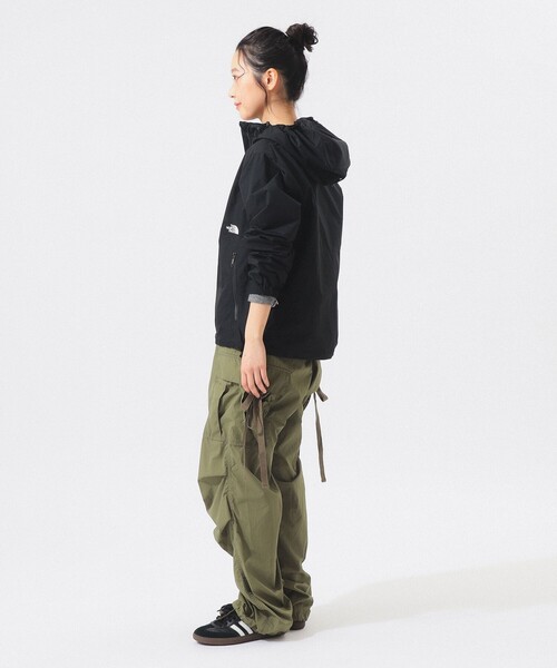 THE NORTH FACE(ザノースフェイス)の「THE NORTH FACE / ザ・ノース・フェイス / コンパクト ジャケット / NPW72530(ナイロンジャケット・レディース・カーキ/ブラック・MEDIUM/LARGE)」の5枚目の写真